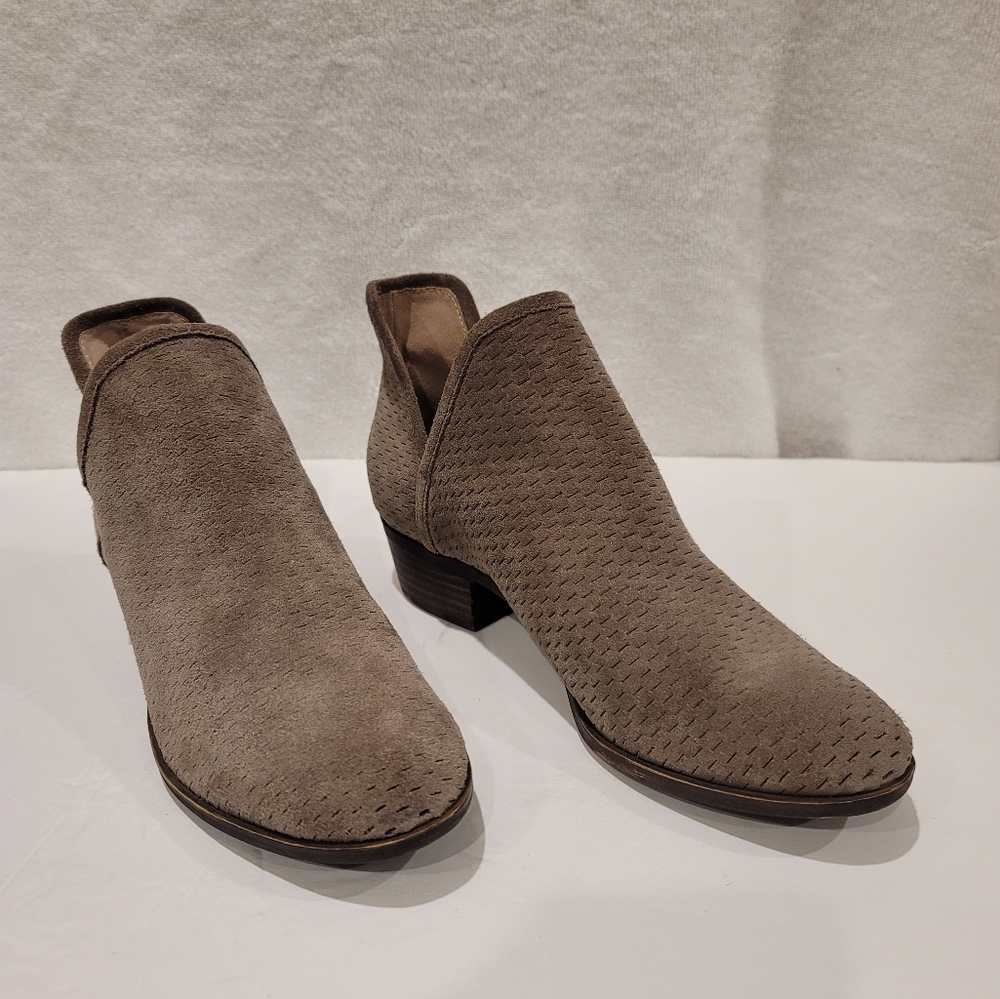 Lucky Brand Booties Womens Beige Tan Baley Suede Ankle Boots Perforated Shoes